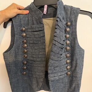 Sleeveless Military-Style Button Vest in Heathered Blue